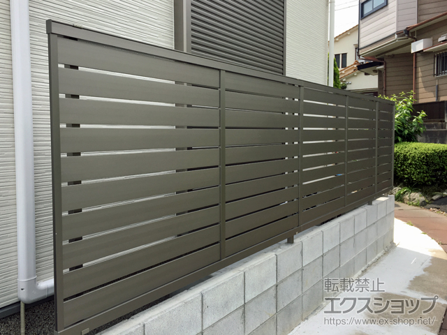 兵庫県川西市のLIXIL リクシル(新日軽)のフェンス・柵 セレビューフェンス R3型 自在柱 施工例