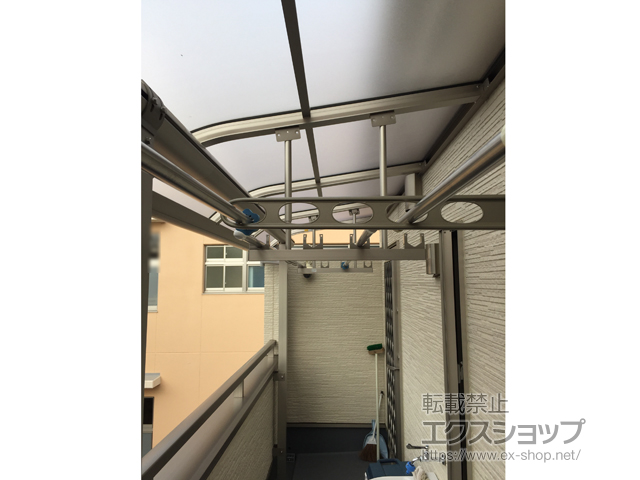 埼玉県川口市ののバルコニー・ベランダ屋根 プレシオステラス R型 屋根タイプ 多連結 積雪〜20cm対応 施工例