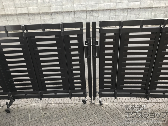 東京都北区ののカーゲート シャレオ伸縮5型 ノンレール 両開き 610W 施工例