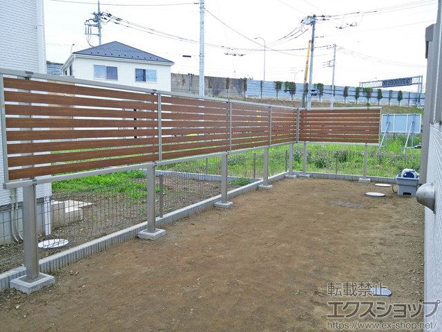 埼玉県白岡市ののフェンス・柵 ルシアスフェンスF04型 横半目隠し 2段支柱 施工例