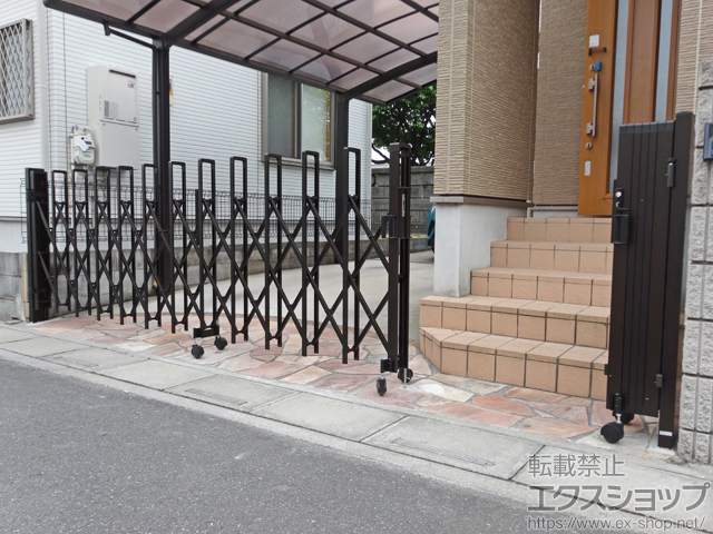 埼玉県北足立郡伊奈町ののカーゲート トリップゲート RB型 ノンレール 両開き親子 48WO（13S+35M） 施工例