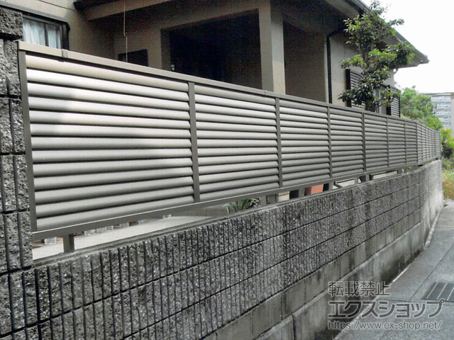 大阪府岸和田市ののフェンス・柵 カムフィX9型 ルーバータイプ フリー支柱タイプ 施工例
