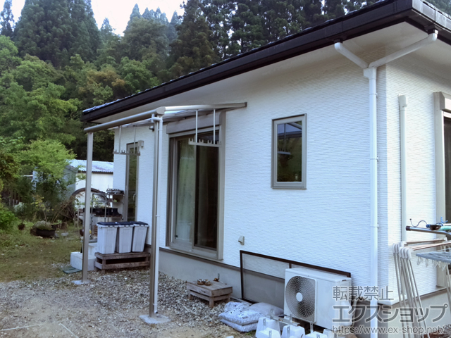 宮崎県東臼杵郡美郷町ののテラス屋根 ヴェクターテラス F型 テラスタイプ 単体 積雪〜20cm対応＋吊り下げ式物干し 標準 2本入り 施工例