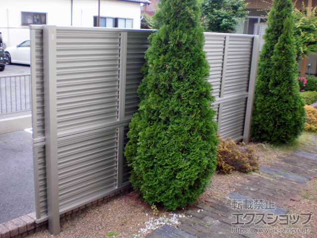 静岡県焼津市ののフェンス・柵 ミエーネフェンス 目隠しルーバータイプ 2段支柱 施工例