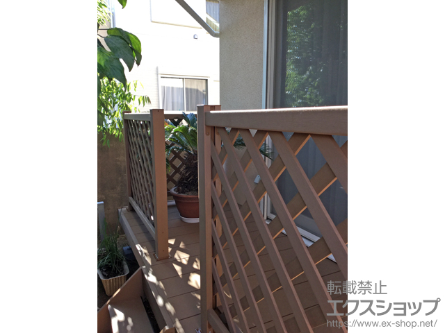 大阪府茨木市ののウッドデッキ リウッドデッキ 200＋リウッド ステップ5型 ステップSタイプ（2段）＋リウッドデッキフェンス2型〈ラチス格子〉 施工例