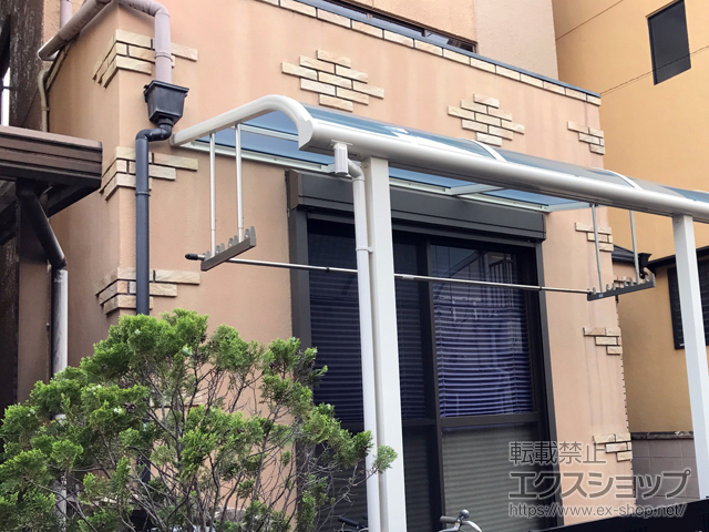 大阪府大阪市ののテラス屋根 ヴェクターテラス R型 テラスタイプ 単体 積雪〜20cm対応＋吊り下げ物干し 標準 2本入 施工例