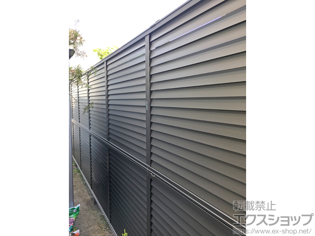 兵庫県宝塚市ののフェンス・柵 プレスタフェンス 8型 横ルーバー アルミ多段柱使用（パネル2段） 施工例