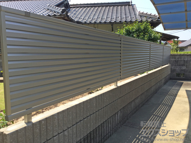 山口県山口市ののフェンス・柵 ミエーネフェンス 目隠しルーバータイプ 自由柱施工 施工例
