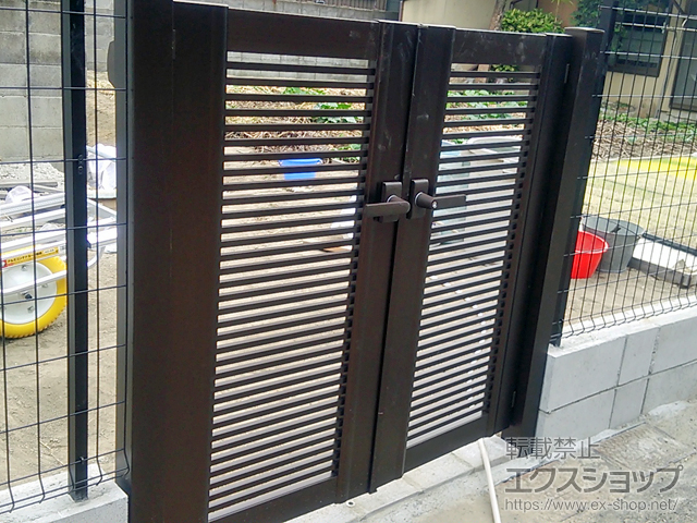 大阪府泉北郡忠岡町のの門扉 エクスライン門扉1型 両開き 門柱使用 施工例