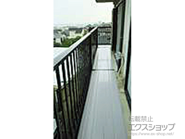 兵庫県芦屋市のLIXIL リクシル（トステム）のバルコニー ビューステージHスタイル 縦太格子 連棟 柱建て式 施工例