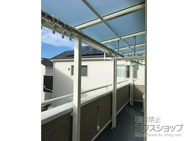 福岡県福岡市のYKKAPのバルコニー・ベランダ屋根 ヴェクターテラス F型 屋根タイプ 3連棟 積雪～20cm対応 施工例