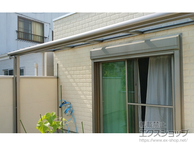 大阪府大阪市ののバルコニー・ベランダ屋根 スピーネ F型 屋根タイプ 単体 積雪〜20cm対応 施工例