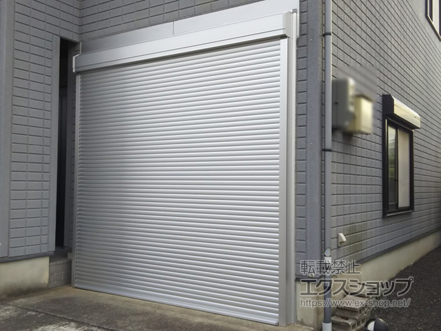 福井県大飯郡高浜町のLIXIL リクシル（トステム）のガレージシャッター ガレージシャッタークワトロ 電動式 外部付タイプ 施工例