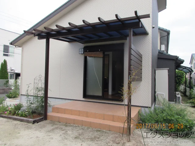 熊本県菊池郡大津町のYKKAPのテラス屋根 サザンテラス (パーゴラ仕様) 積雪50cm対応 テラスタイプ 単体 積雪～50cm対応 施工例