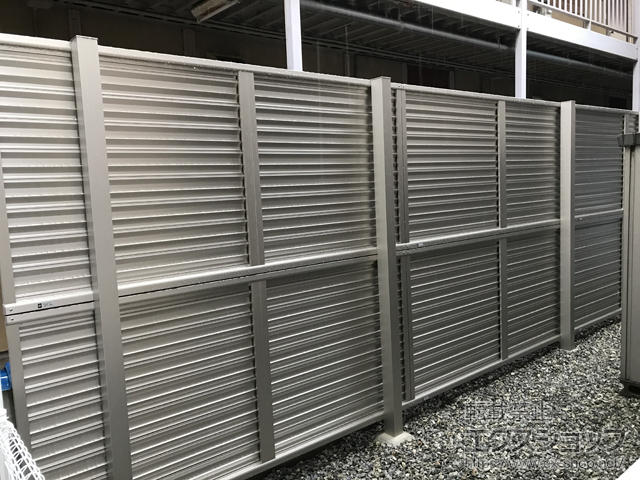 大阪府岸和田市ののフェンス・柵 ミエーネフェンス 目隠しルーバータイプ 2段支柱 施工例