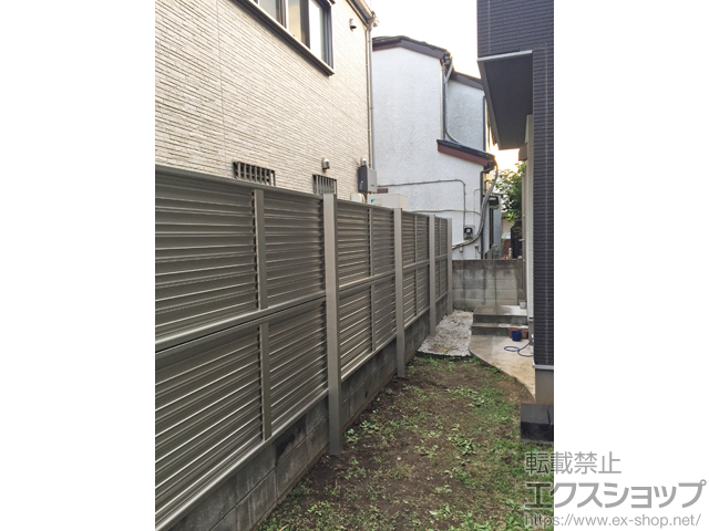 東京都練馬区ののフェンス・柵 ミエーネフェンス 目隠しルーバータイプ 2段支柱 自立建て用（パネル2段） 施工例