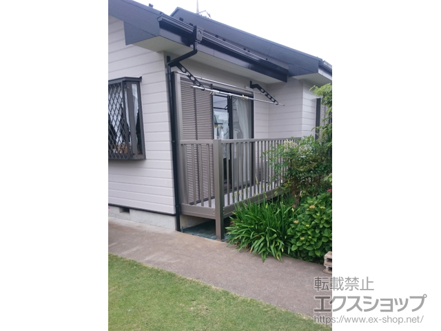 千葉県柏市のLIXIL リクシル（トステム）のバルコニー ビューステージHスタイル 縦太格子 単体 柱建て式(1階設置) ※片袖納まり 施工例