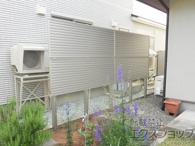 山形県東村山郡山辺町ののフェンス・柵 ミエーネフェンス 目隠しルーバータイプ 自由柱　※柱別途 施工例