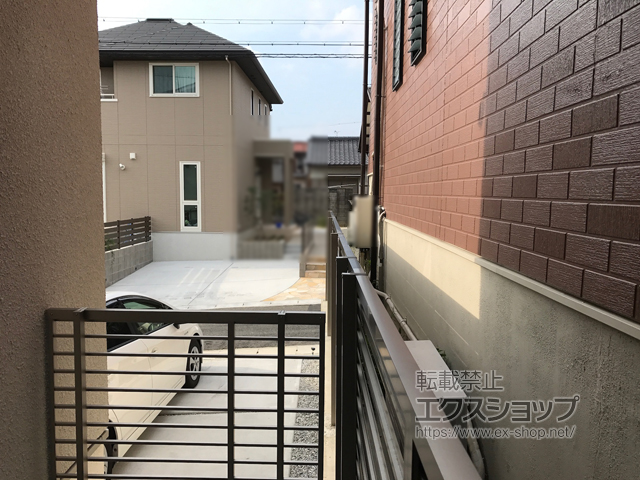 愛知県名古屋市ののフェンス・柵 プレスタフェンス 8型 横ルーバー　フリーポールタイプ 施工例