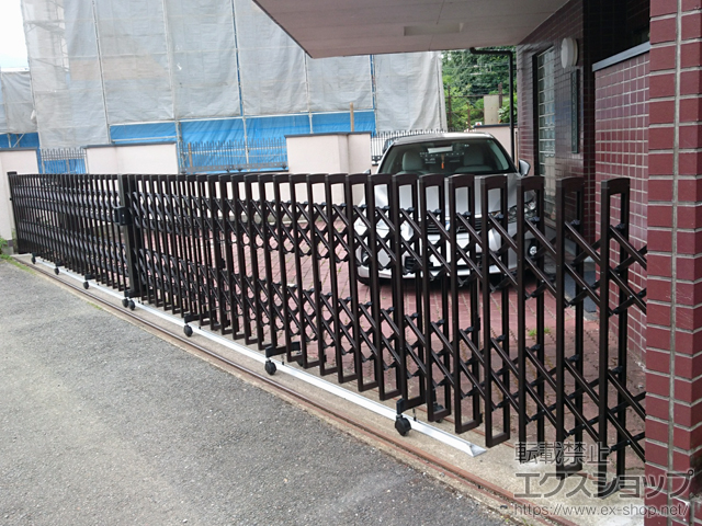 京都府京都市ののカーゲート トリップゲート イノーバH ガイドレール後付けタイプ 両開き108W 施工例