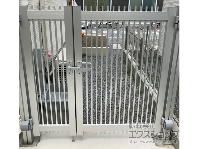 埼玉県草加市のの門扉 シンプレオ門扉T1型 縦格子 両開き親子 門柱使用 施工例