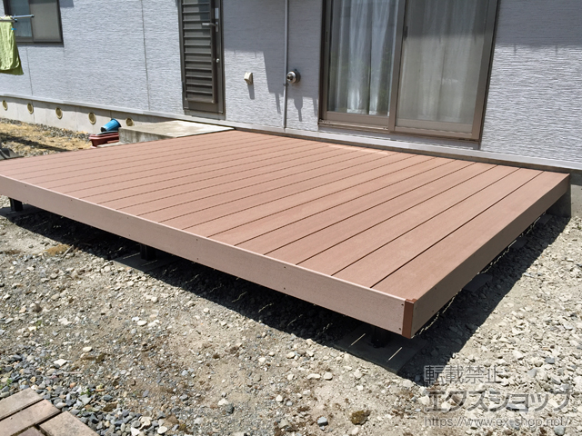 新潟県小千谷市ののウッドデッキ 樹ら楽ステージ 施工例