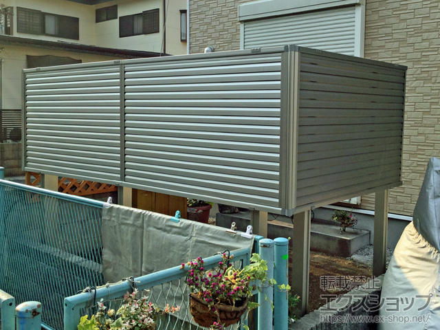 埼玉県さいたま市ののフェンス・柵 ミエーネフェンス 目隠しルーバータイプ 2段支柱 自立建て用（パネル1段） 施工例