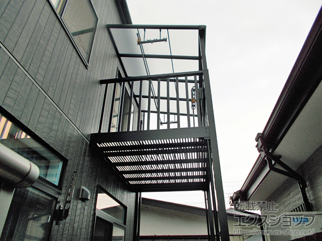 宮城県名取市のLIXIL リクシル（トステム）のバルコニー・ベランダ屋根 パワーアルファ F型 ビューステージHスタイル用屋根タイプ 単体 積雪〜30cm対応 施工例