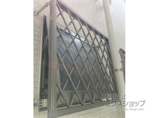 大阪府泉佐野市のLIXIL リクシル（トステム）の面格子・窓格子 アルミ面格子 ヒシクロス 施工例