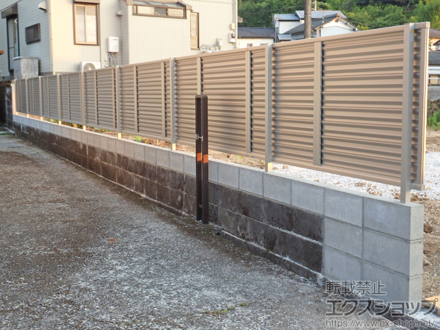 高知県高知市ののフェンス・柵 ミエーネフェンス 目隠しルーバータイプ 自由柱施工 施工例