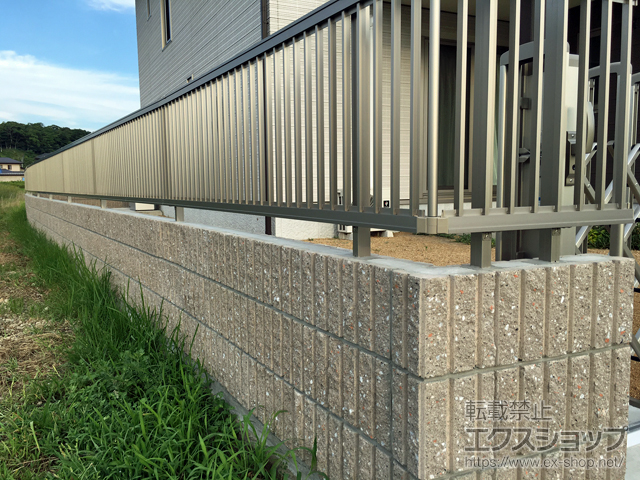 香川県高松市ののフェンス・柵 プレスタフェンス 2型 細たて桟 フリーポールタイプ 施工例