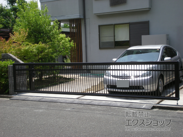 大阪府高槻市ののカーゲート ルシアスアップゲートワイド 2型 たて格子 電動式 施工例