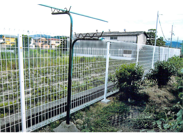 和歌山県紀の川市ののフェンス・柵 イーネットフェンス1F型 高尺タイプ 自由柱施工 施工例