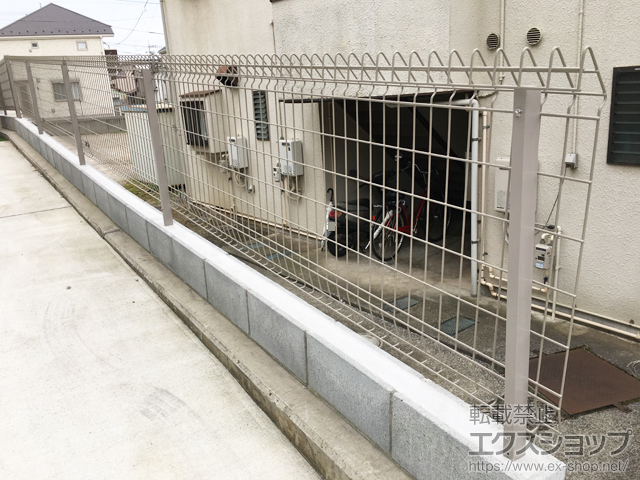 東京都町田市ののフェンス・柵 メッシュフェンス G10 自由柱＜傾斜地用＞ 施工例