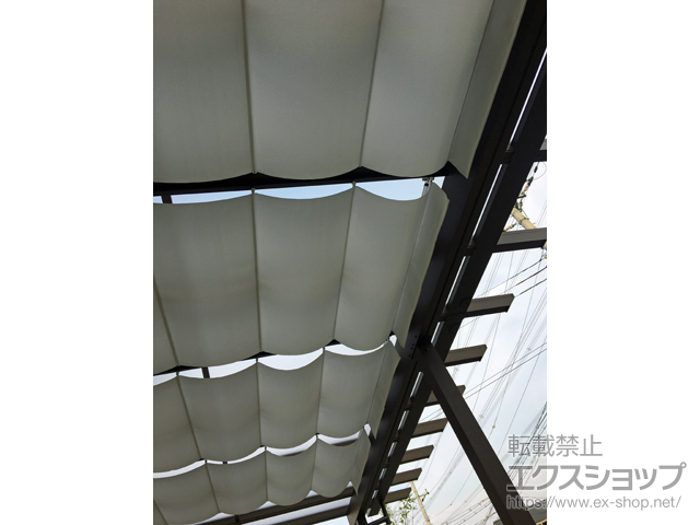 兵庫県川辺郡猪名川町ののテラス屋根 サザンテラス (パーゴラ仕様) テラスタイプ 連棟 サンシェードカーテン付き 積雪〜20cm対応 施工例