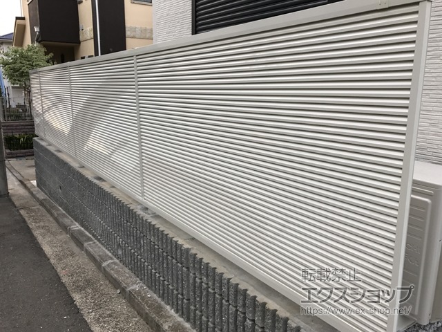 神奈川県横浜市ののフェンス・柵 ライシスフェンス 13型 横ルーバー フリーポールタイプ 施工例