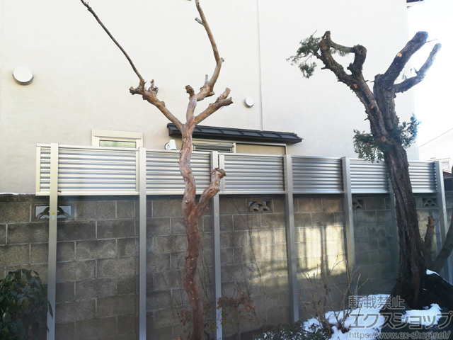 長野県松本市ののフェンス・柵 ミエーネフェンス 目隠しルーバータイプ 自由柱　※柱別途 施工例