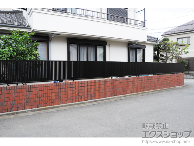 東京都武蔵村山市ののフェンス・柵 シンプレオフェンス4型 たて太格子タイプ 自由柱 施工例