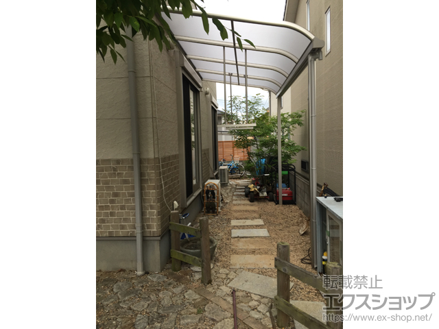 徳島県徳島市ののテラス屋根 プレシオステラス R型 テラスタイプ 単体 積雪〜20cm対＋吊り下げ式物干し ロング 2本入×1セット 施工例