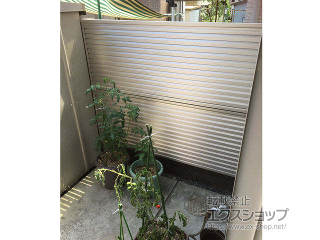 静岡県富士宮市のの ミエーネフェンス 目隠しルーバータイプ 2段支柱 自立建て用（パネル2段） 施工例