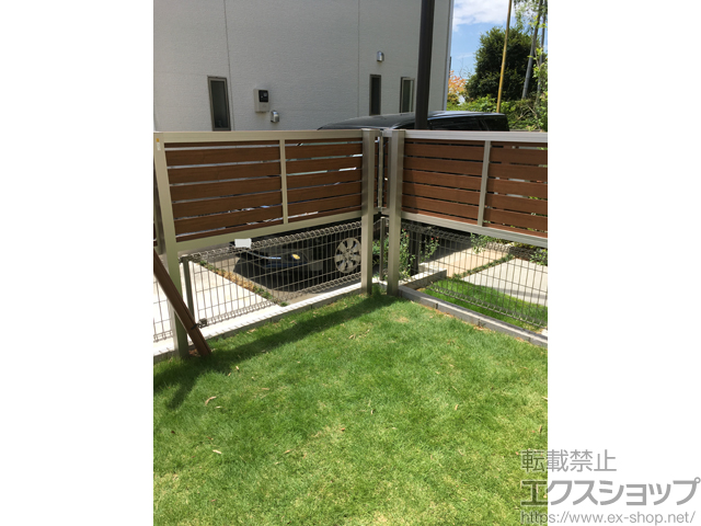 千葉県野田市ののフェンス・柵 ルシアスフェンスH02型 横板格子 複合カラー 2段支柱 自立建て用（パネル1段） 施工例