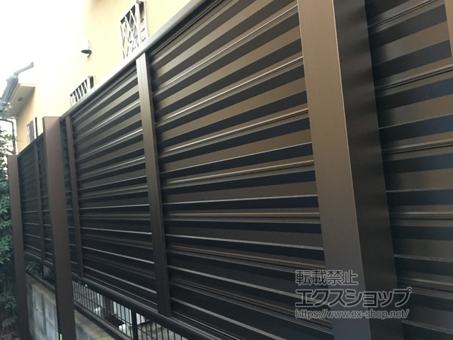 東京都世田谷区ののフェンス・柵 ミエーネフェンス 目隠しルーバータイプ 2段支柱 自立建て用（パネル1段） 施工例