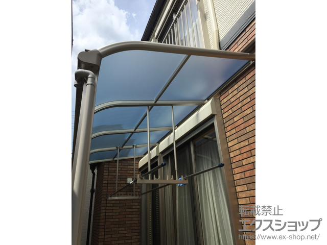 京都府京都市ののテラス屋根 ヴェクターテラス R型 テラスタイプ 単体 積雪〜20cm対応＋吊り下げ物干し ロング 2本入り×1セット 施工例