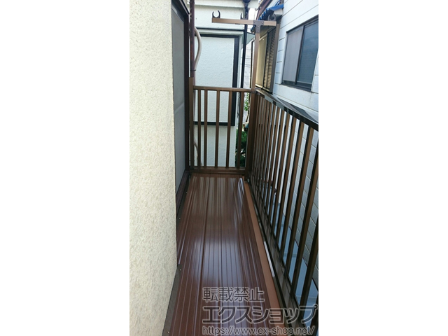 千葉県市川市のLIXIL リクシル（トステム）のバルコニー ビューステージHスタイル 縦太格子 単体 屋根置き式 ※片袖納まり 施工例