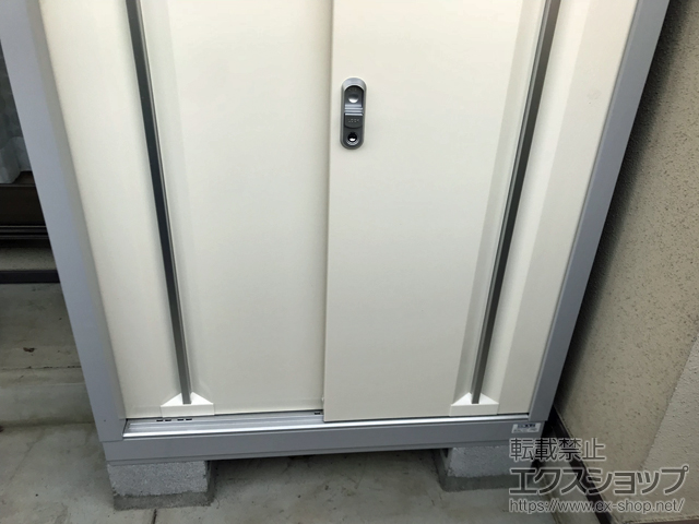 大阪府羽曳野市のの物置・屋外倉庫 シンプリー 一般型 900×515×1303 MJX-095C-FW 施工例