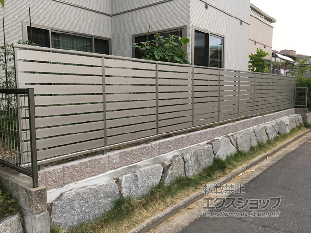 愛媛県今治市ののフェンス・柵 シンプレオフェンスSY1型 横スリット 自由柱施工 施工例