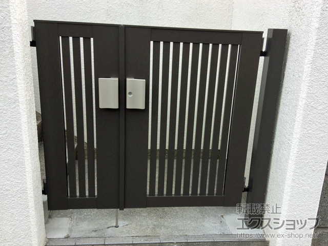 神奈川県横浜市のの門扉 ライシス門扉 4型 太たて桟 両開き親子 柱使用 施工例