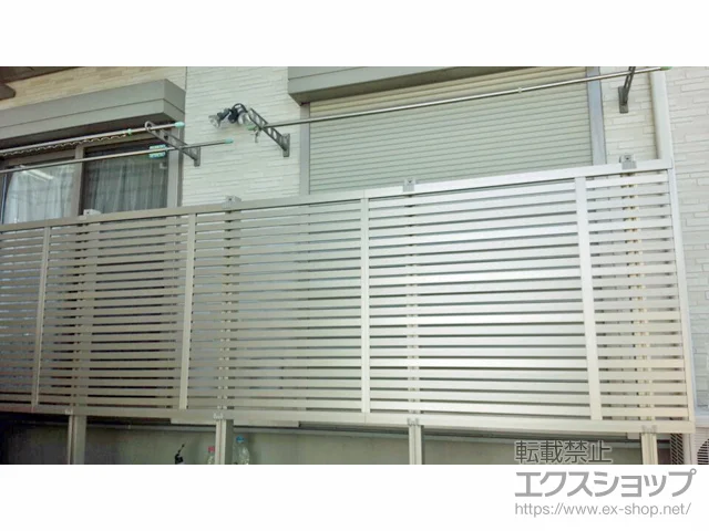 東京都大田区のLIXIL リクシル(TOEX)のフェンス・柵・塀 ライシスフェンス 3型 太横桟 アルミ多段柱使用（パネル1段） 施工例
