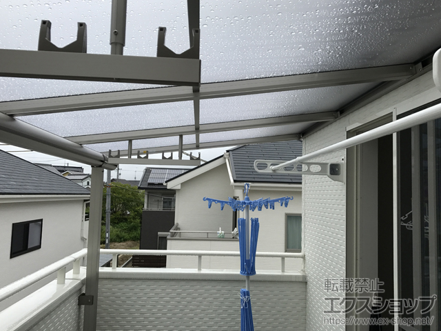 兵庫県神戸市ののバルコニー・ベランダ屋根 プレシオステラス F型 屋根タイプ 単体 積雪〜20cm対応＋吊り下げ式物干し 標準2本入り×1セット 施工例