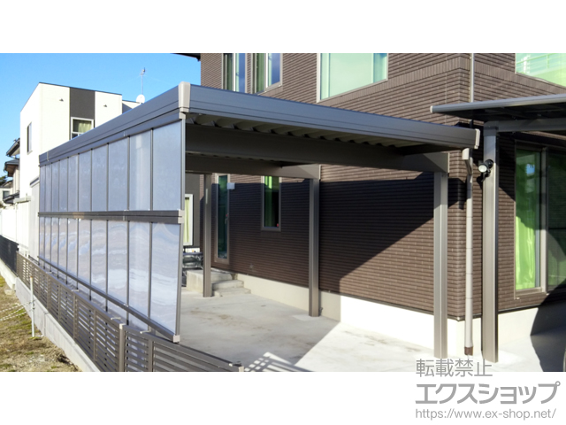 福島県郡山市のLIXIL リクシル（トステム）のカーポート テリオスポートIII 1500 奥行延長 角柱6本仕様 積雪〜50cm対応*梁はね出し仕様 施工例